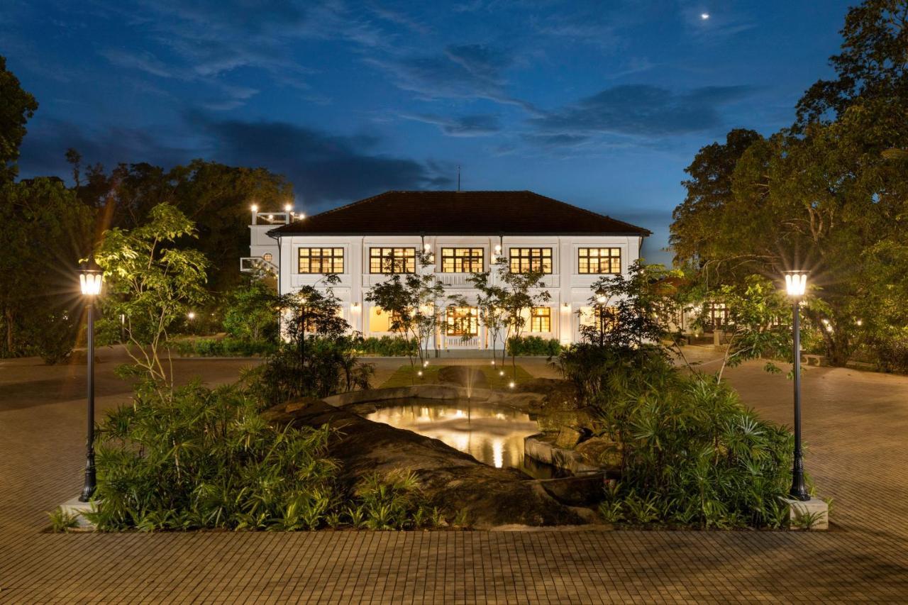 The Grand Walawwa Hotel Pinnawala  Exterior foto
